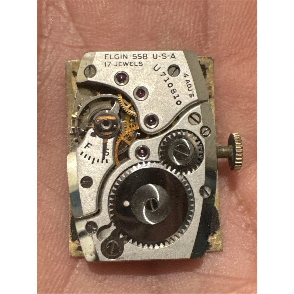 Vintage 1943 Elgin 558 17 jewel men's wrist watch movement with dial and crown‎